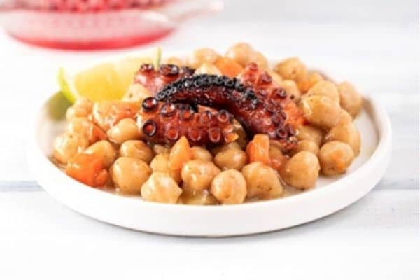 Chickpeas-salad-with-roasted-octopus-recipe